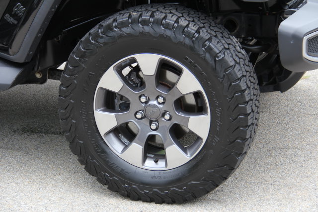 Used 2018 Jeep Wrangler Unlimited Sahara AWD/4WD image 13