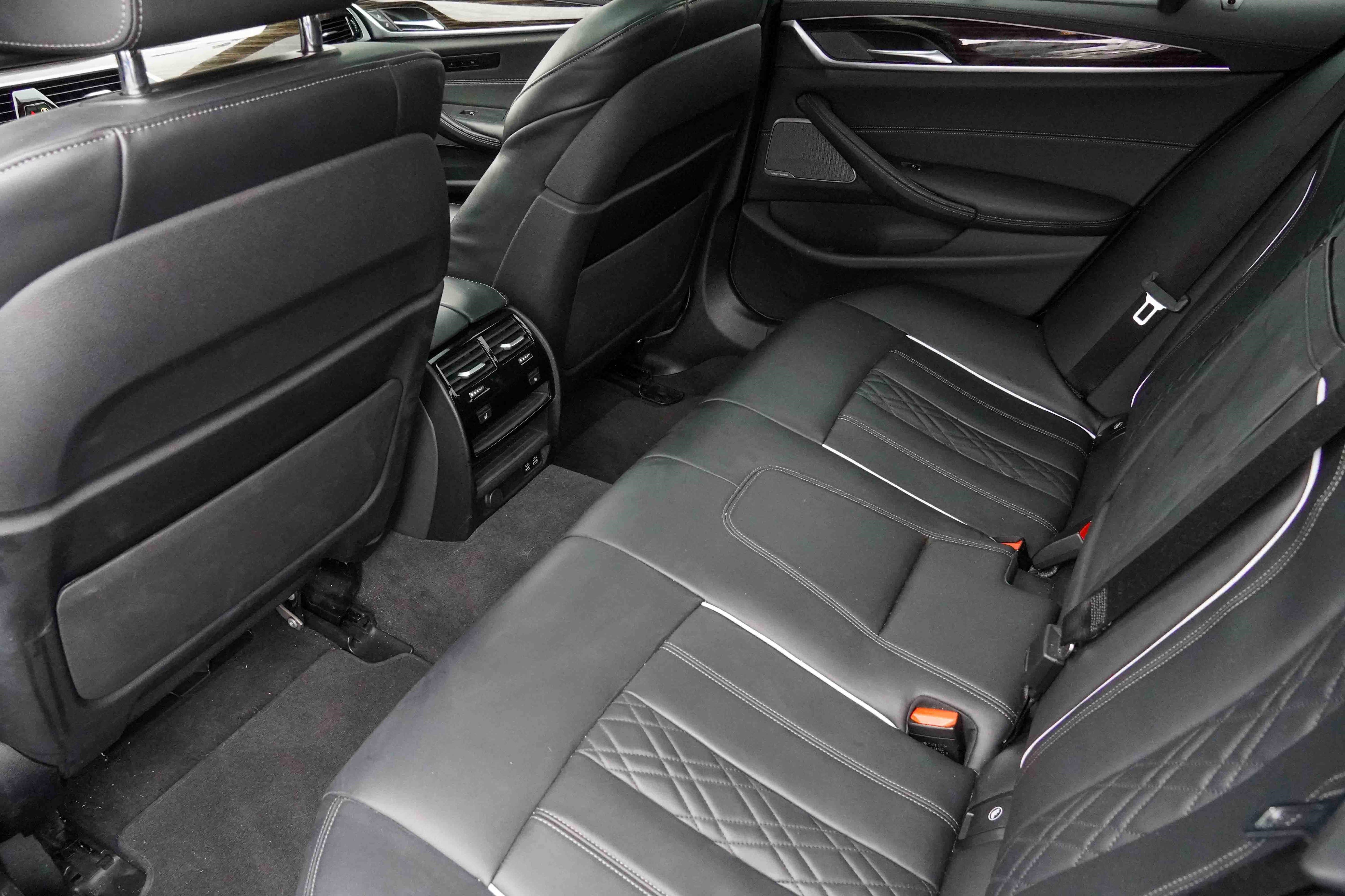 Used 2022 BMW M550i xDrive w/ Executive Package image 37