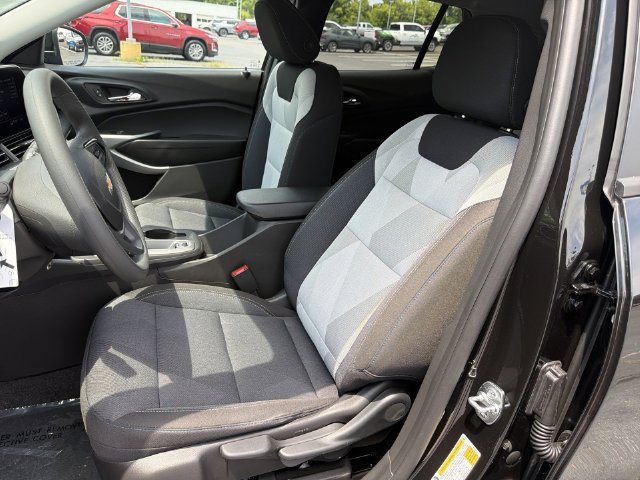 New 2026 Chevrolet Trax LS w/ LS Convenience Package FWD image 19