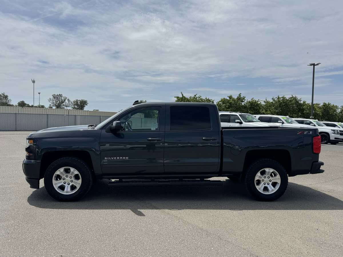 Used 2018 Chevrolet Silverado 1500 LT w/ All Star Edition AWD/4WD image 6