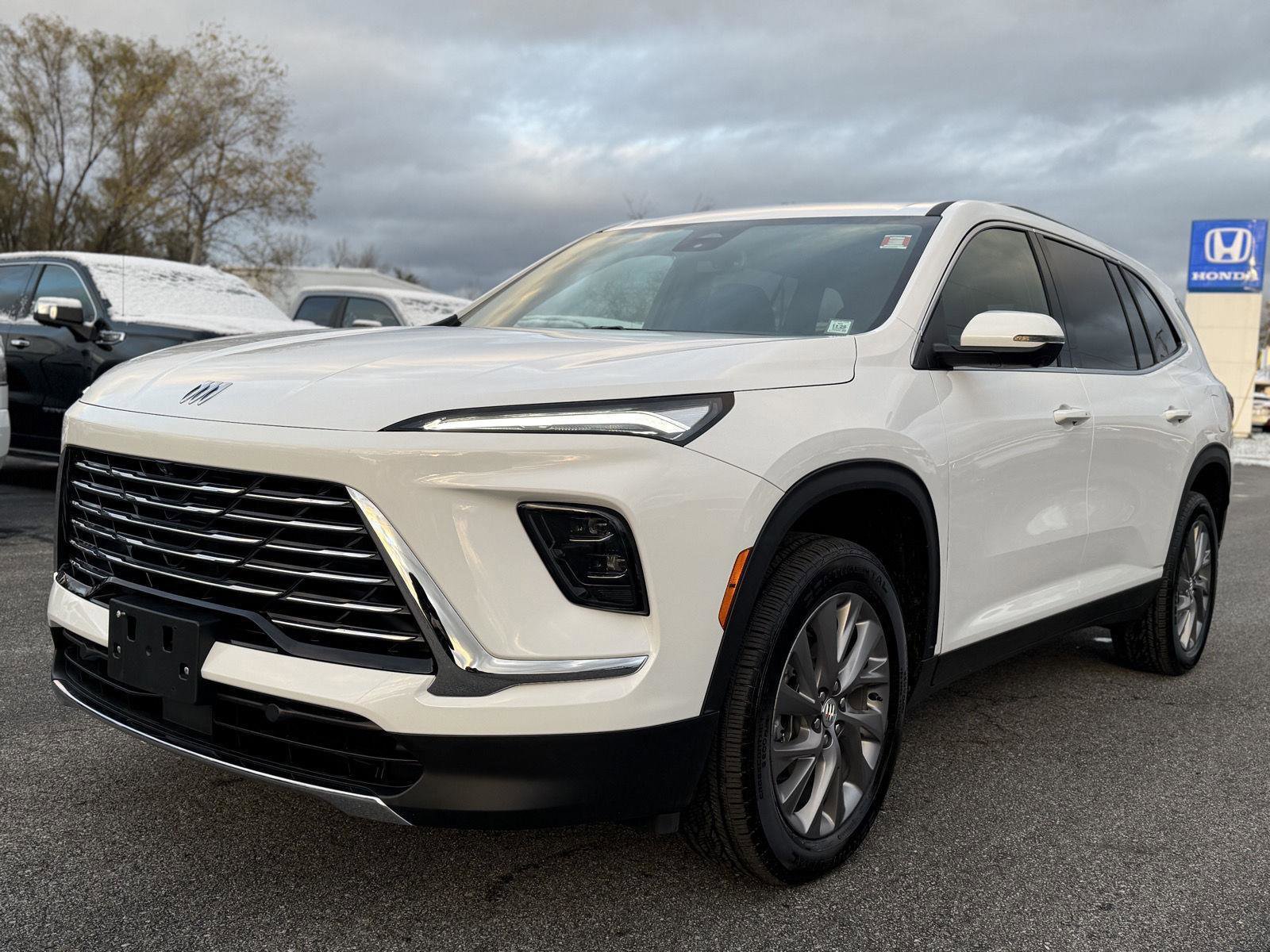 Certified 2025 Buick Enclave Preferred w/ Power Package image 9