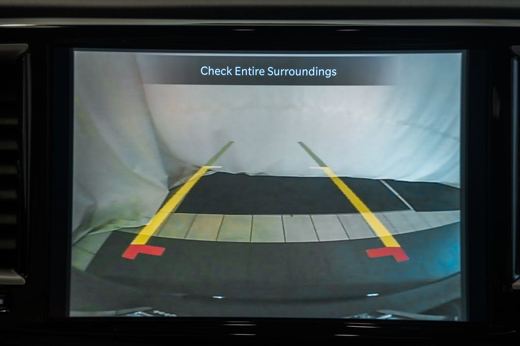 Used 2025 Chrysler Pacifica Select image 47
