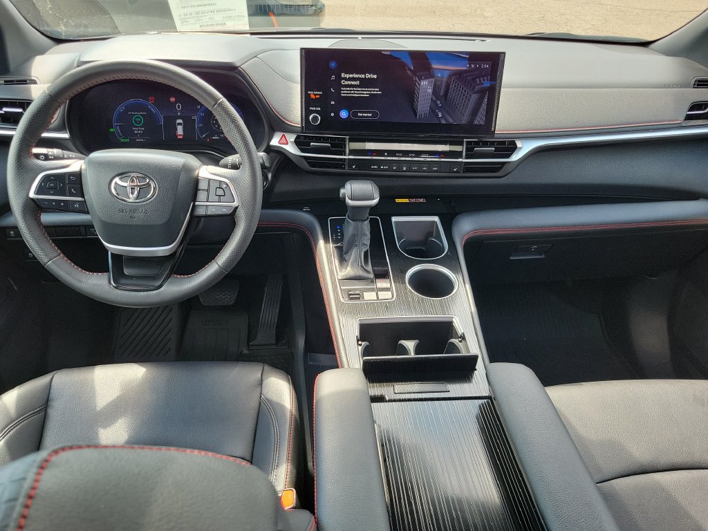Used 2025 Toyota Sienna XSE FWD image 33