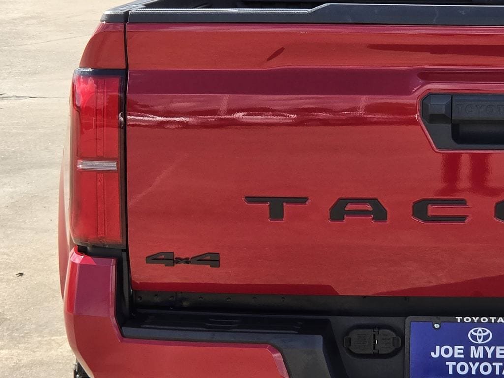 Used 2025 Toyota Tacoma TRD Sport AWD/4WD image 10