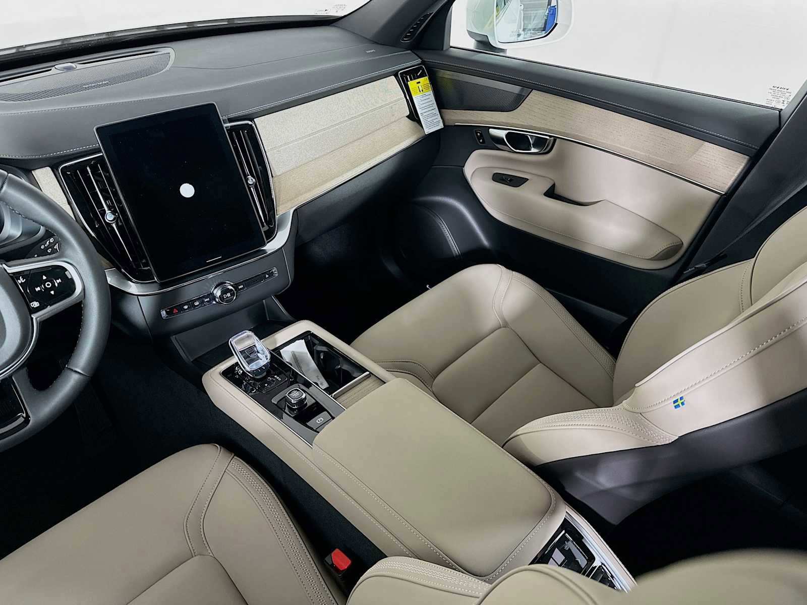 New 2026 Volvo XC90 B6 Plus w/ Protection Package Premier image 22