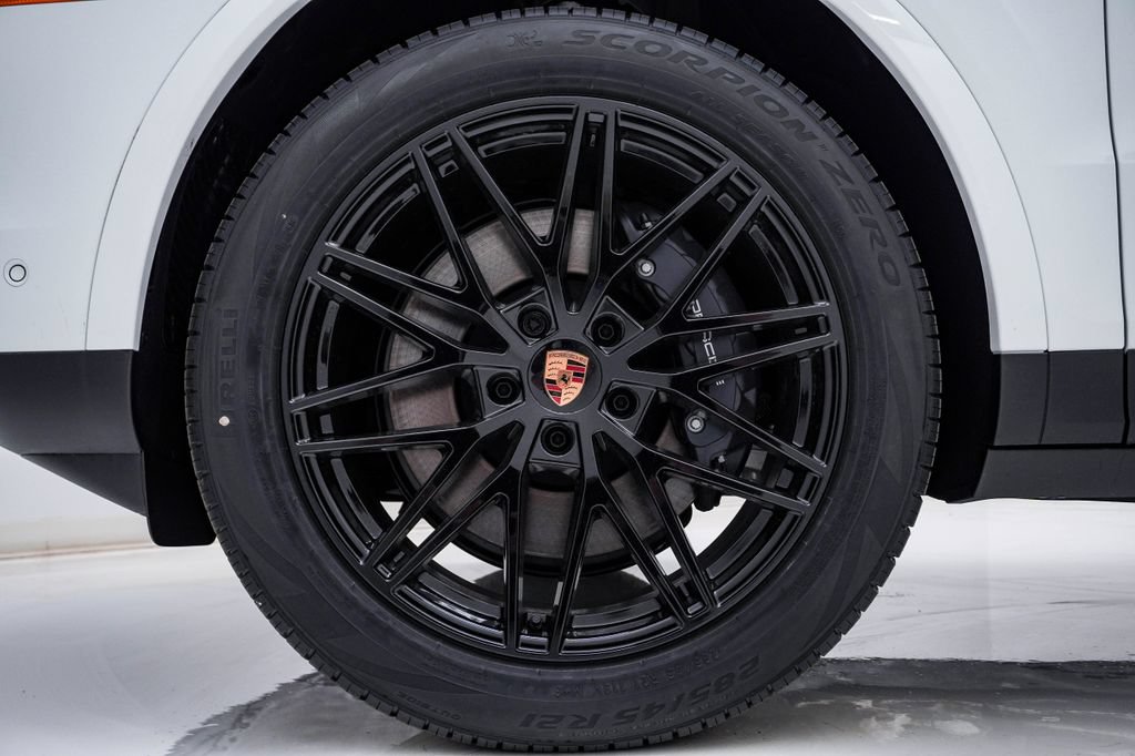 New 2026 Porsche Cayenne Coupe AWD/4WD image 13