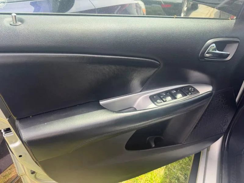 Used 2013 Dodge Journey SXT w/ Flexible Seating Group image 5