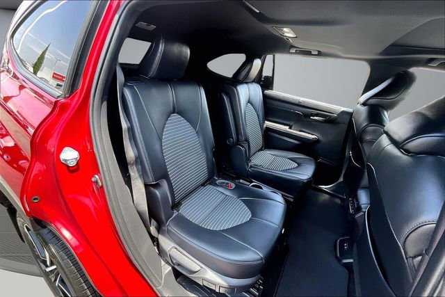 Used 2021 Toyota Highlander XSE FWD image 25