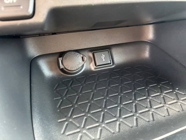 Used 2022 Toyota RAV4 LE AWD/4WD image 27