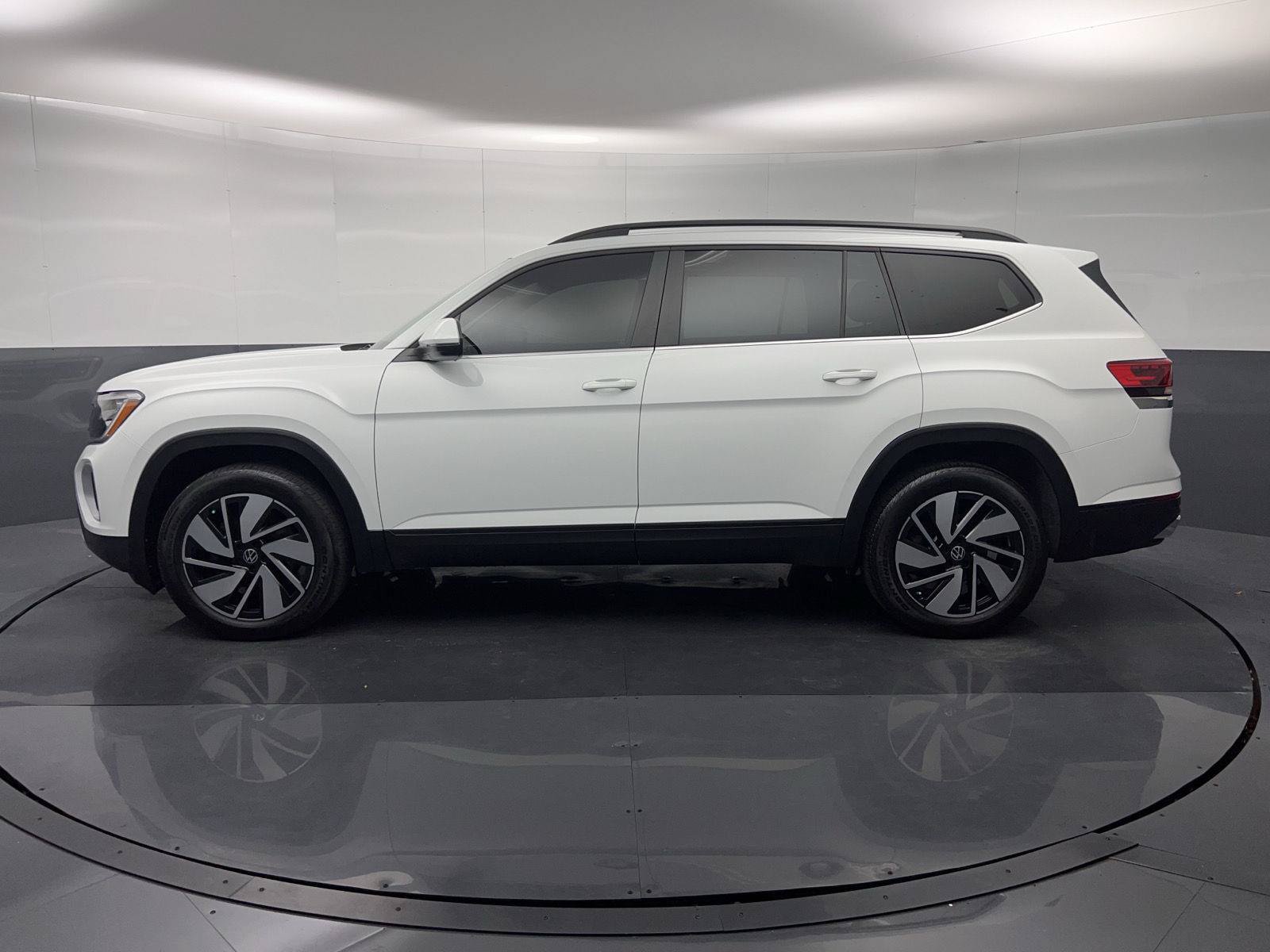 Used 2024 Volkswagen Atlas SE FWD image 32