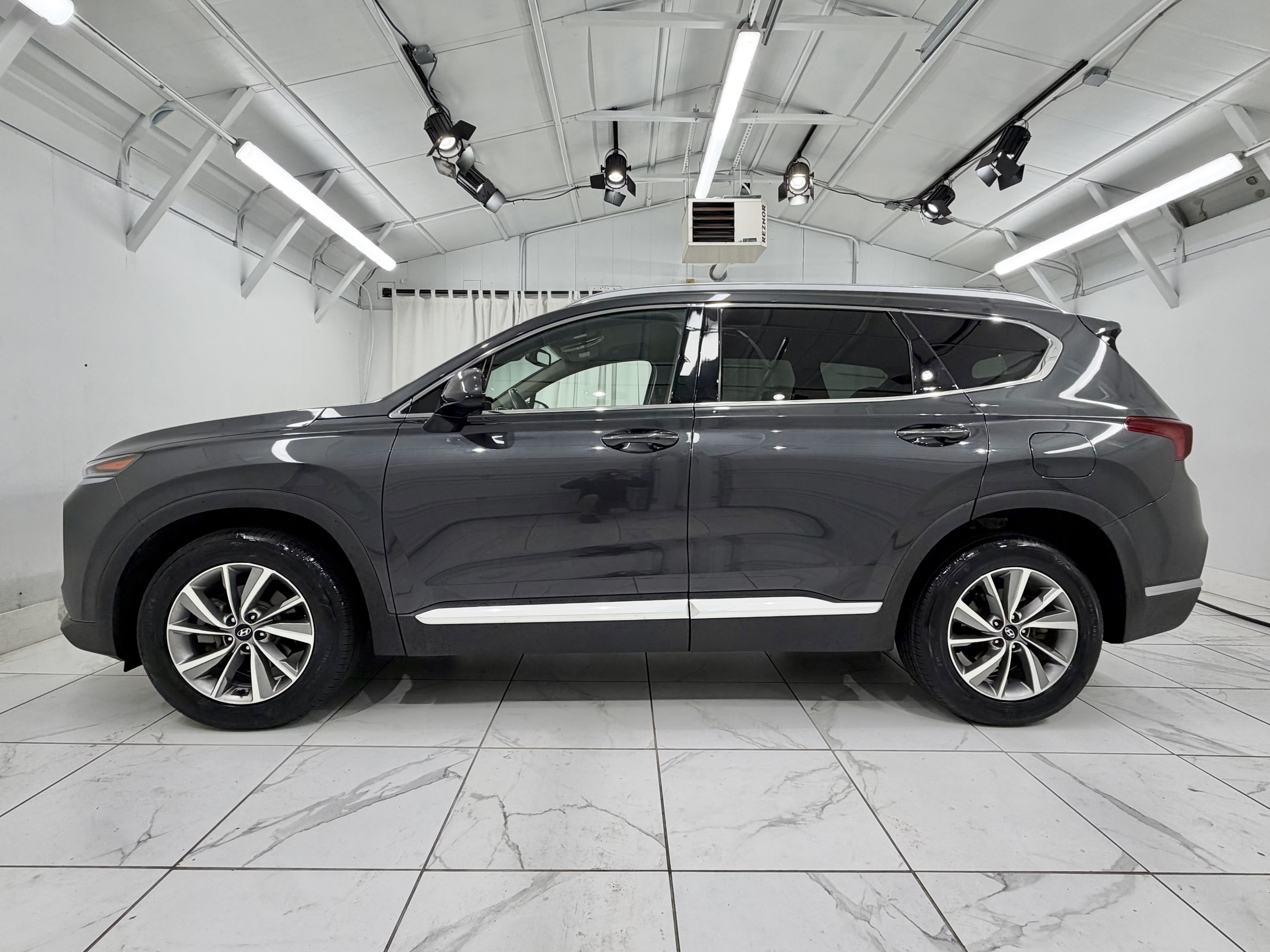 Used 2020 Hyundai Santa Fe SEL w/ Convenience Package AWD/4WD image 2