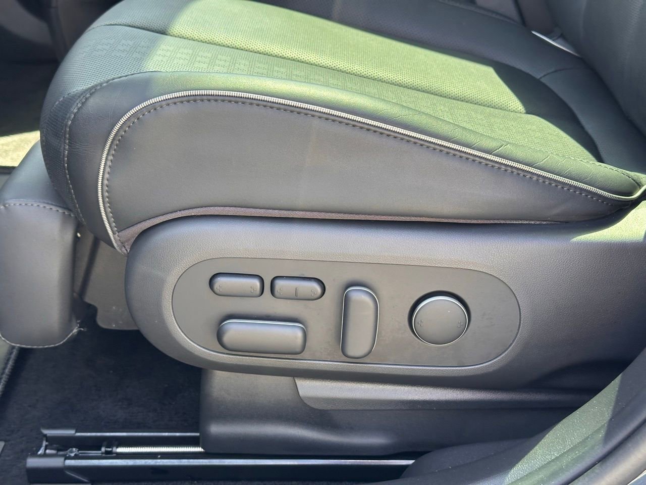 Used 2024 Hyundai Ioniq 5 Limited image 26