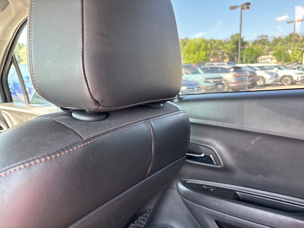 Used 2019 Chevrolet Trax LT w/ LT Convenience Package FWD image 27