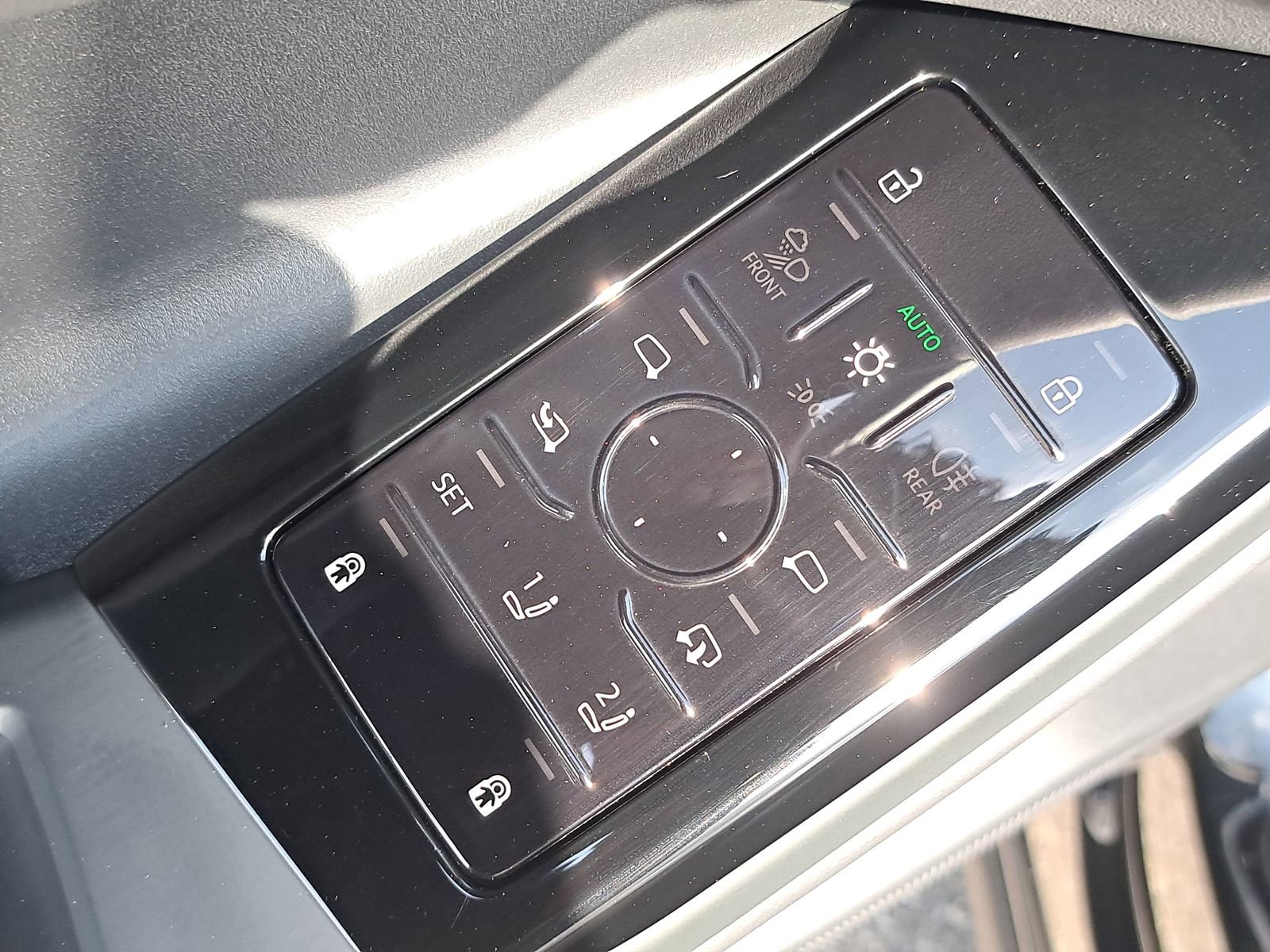 New 2025 Audi Q6 e-tron Premium image 31