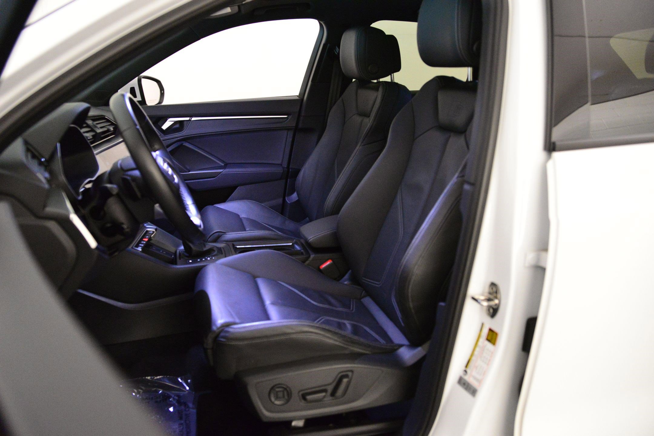 Certified 2023 Audi Q3 2.0T Premium w/ Black Optic Sport Package image 4