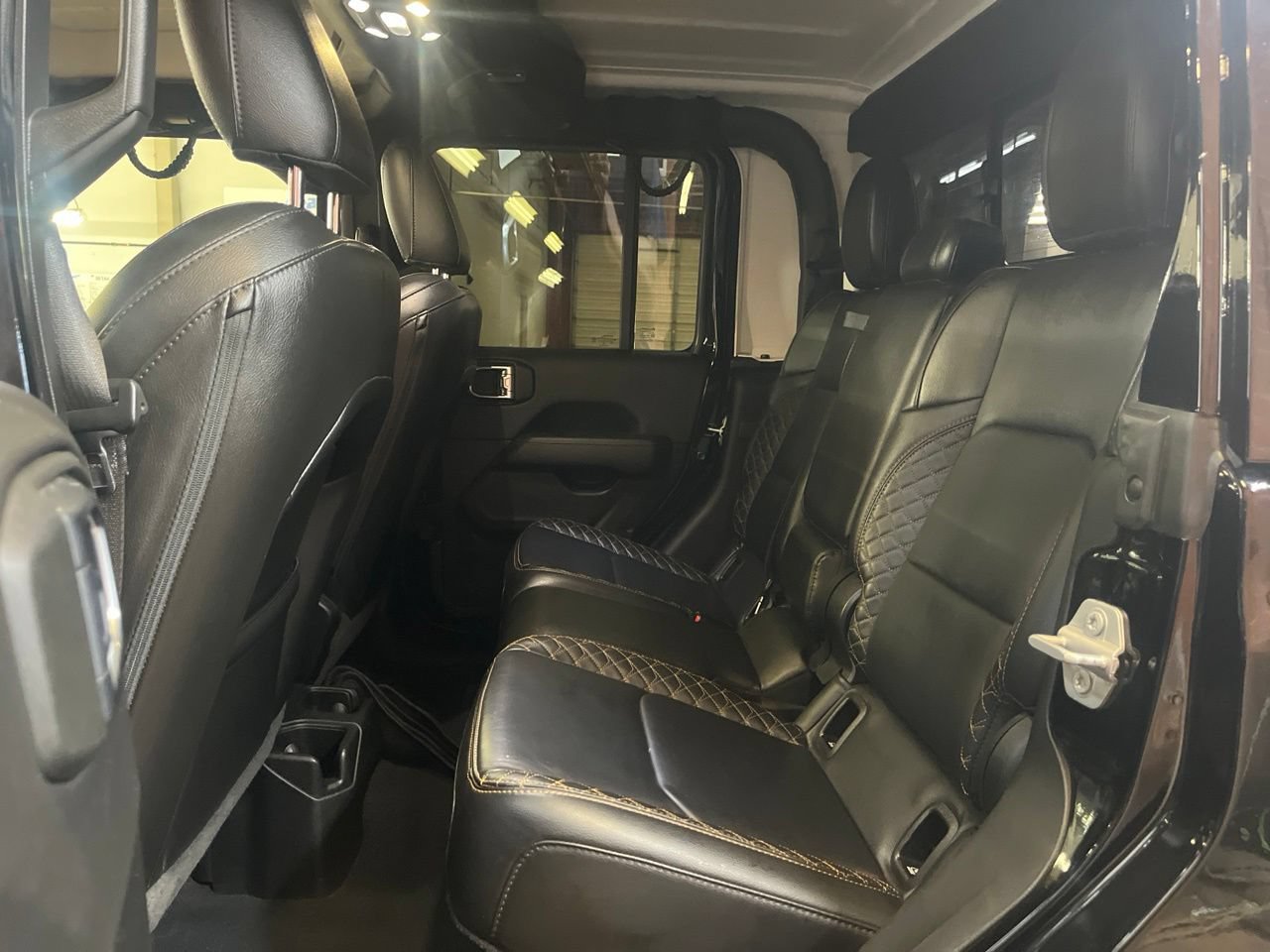Used 2023 Jeep Gladiator Overland AWD/4WD image 17