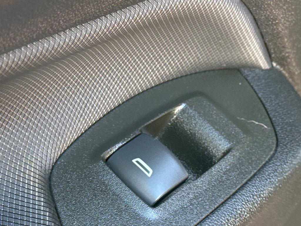 Used 2023 Chevrolet Equinox RS image 30