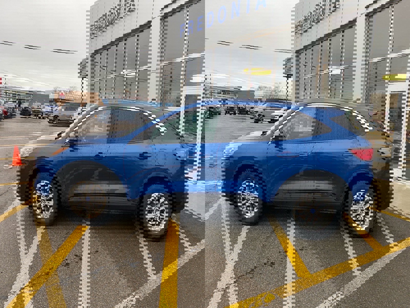 Used 2022 Ford Escape SE w/ Convenience Package AWD/4WD image 2