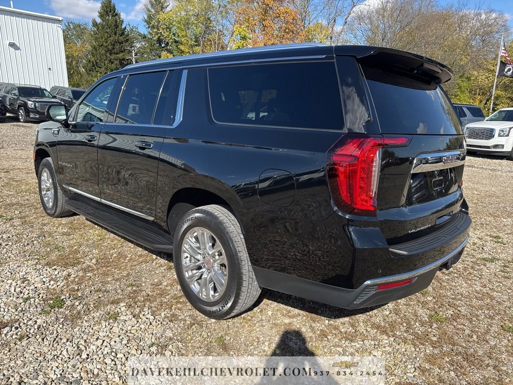 Used 2021 GMC Yukon XL SLT w/ SLT Premium Package image 3