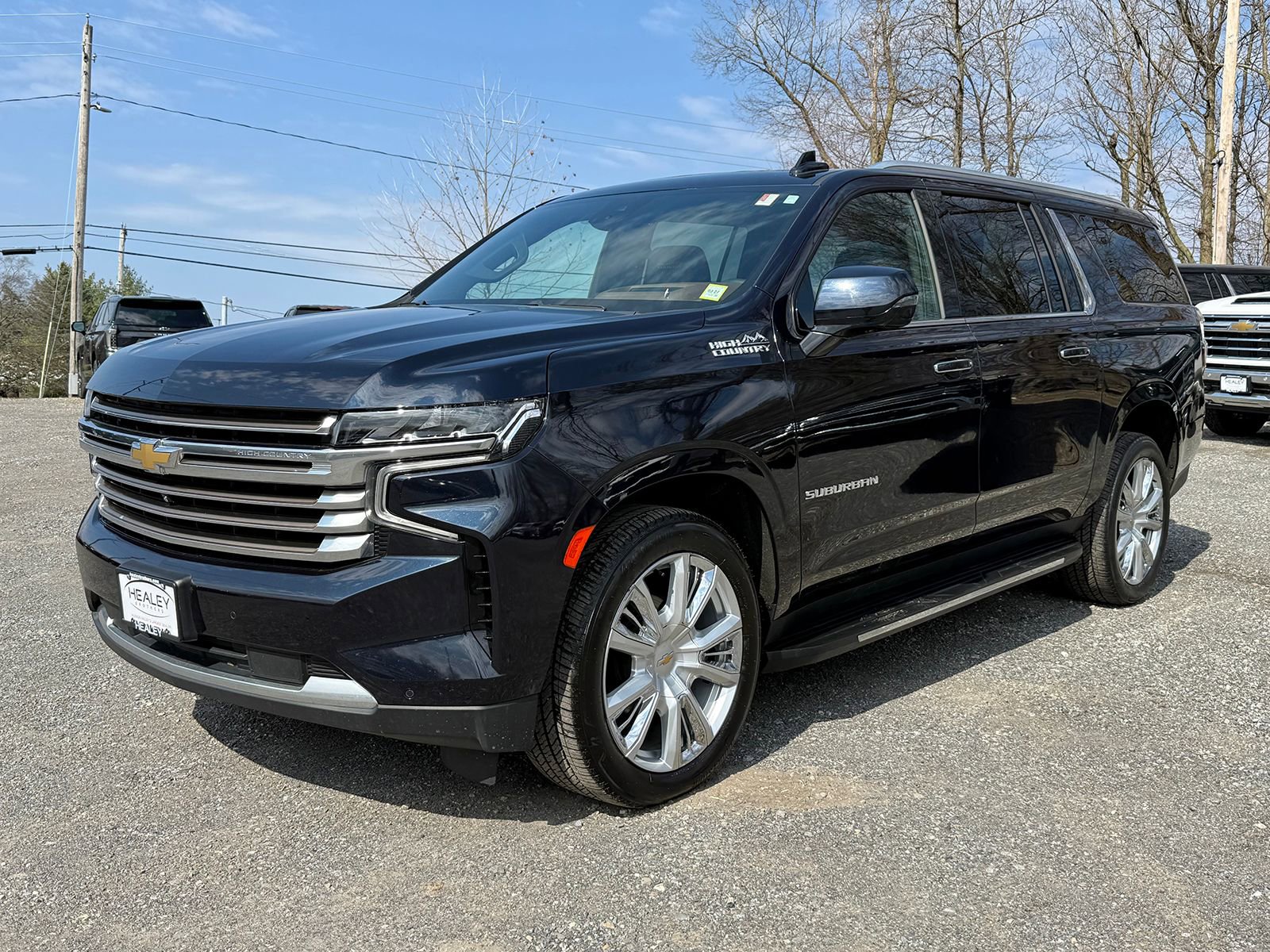 Used 2023 Chevrolet Suburban High Country image 3