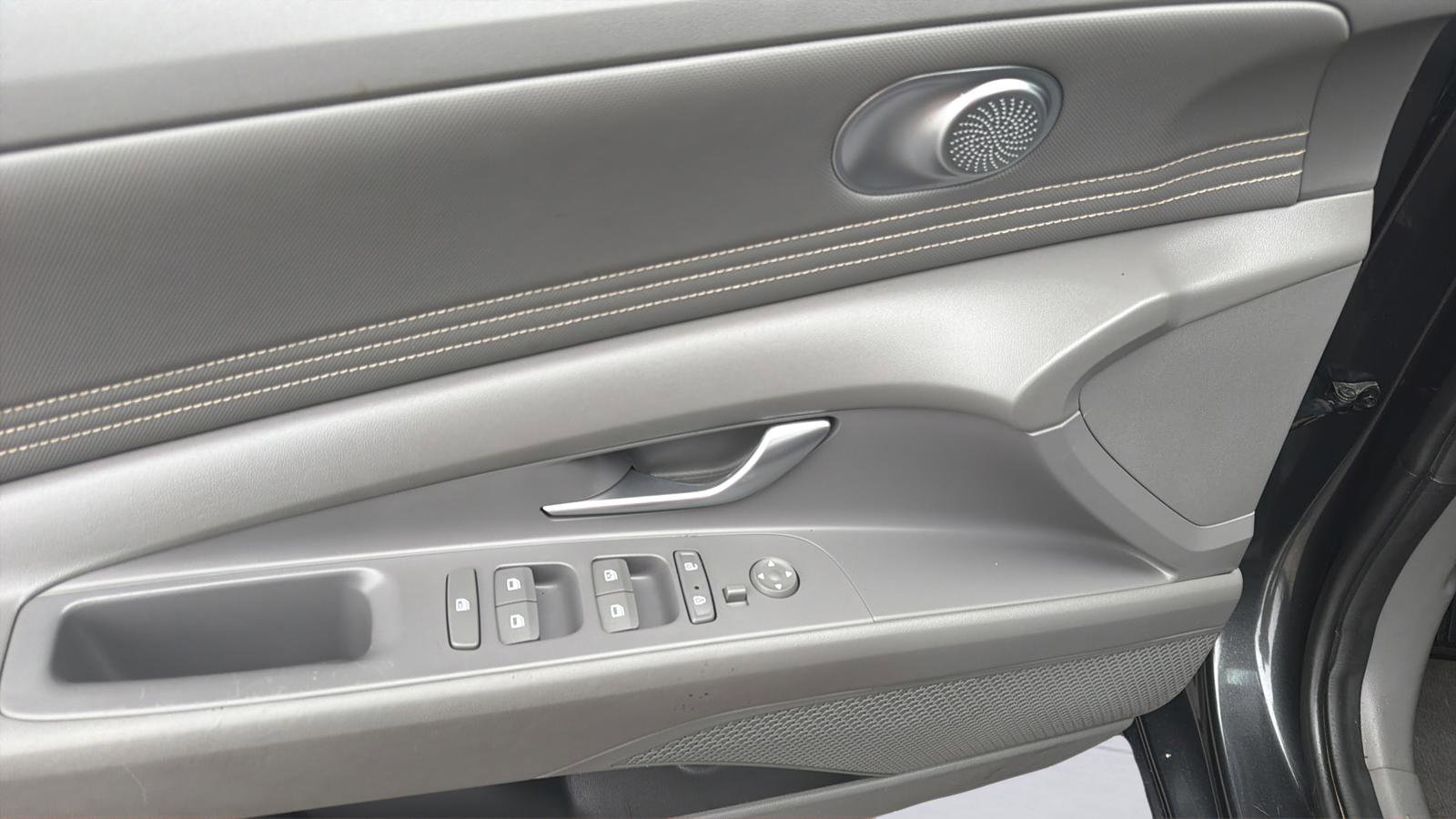 Used 2023 Hyundai Elantra SEL w/ Convenience Package image 23