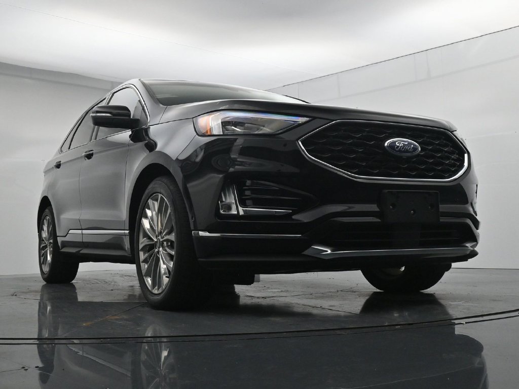 Used 2020 Ford Edge Titanium w/ Equipment Group 301A FWD image 18