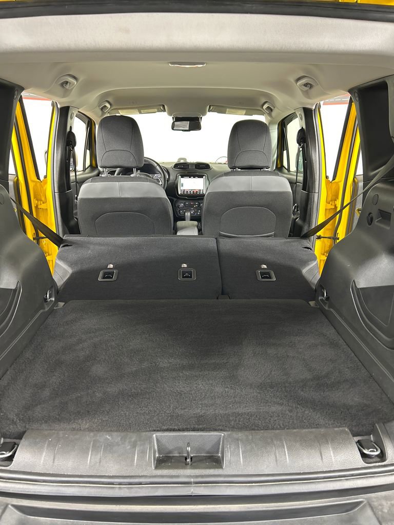 Used 2023 Jeep Renegade Latitude w/ Premium Group AWD/4WD image 20