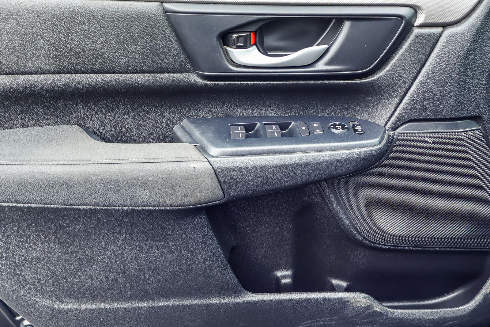 Used 2019 Honda CR-V LX image 9