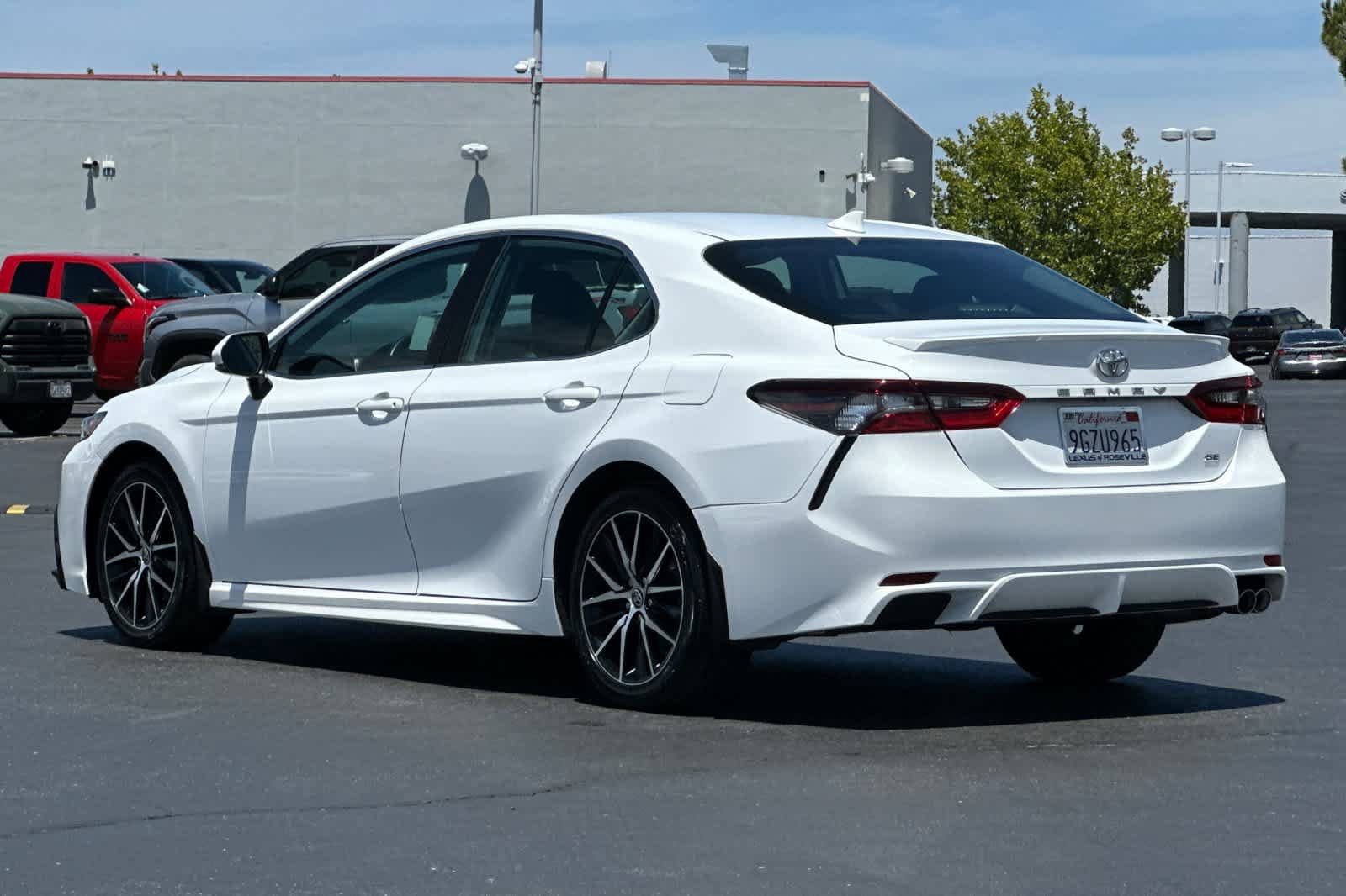 Used 2023 Toyota Camry SE w/ Audio Upgrade Package FWD image 7