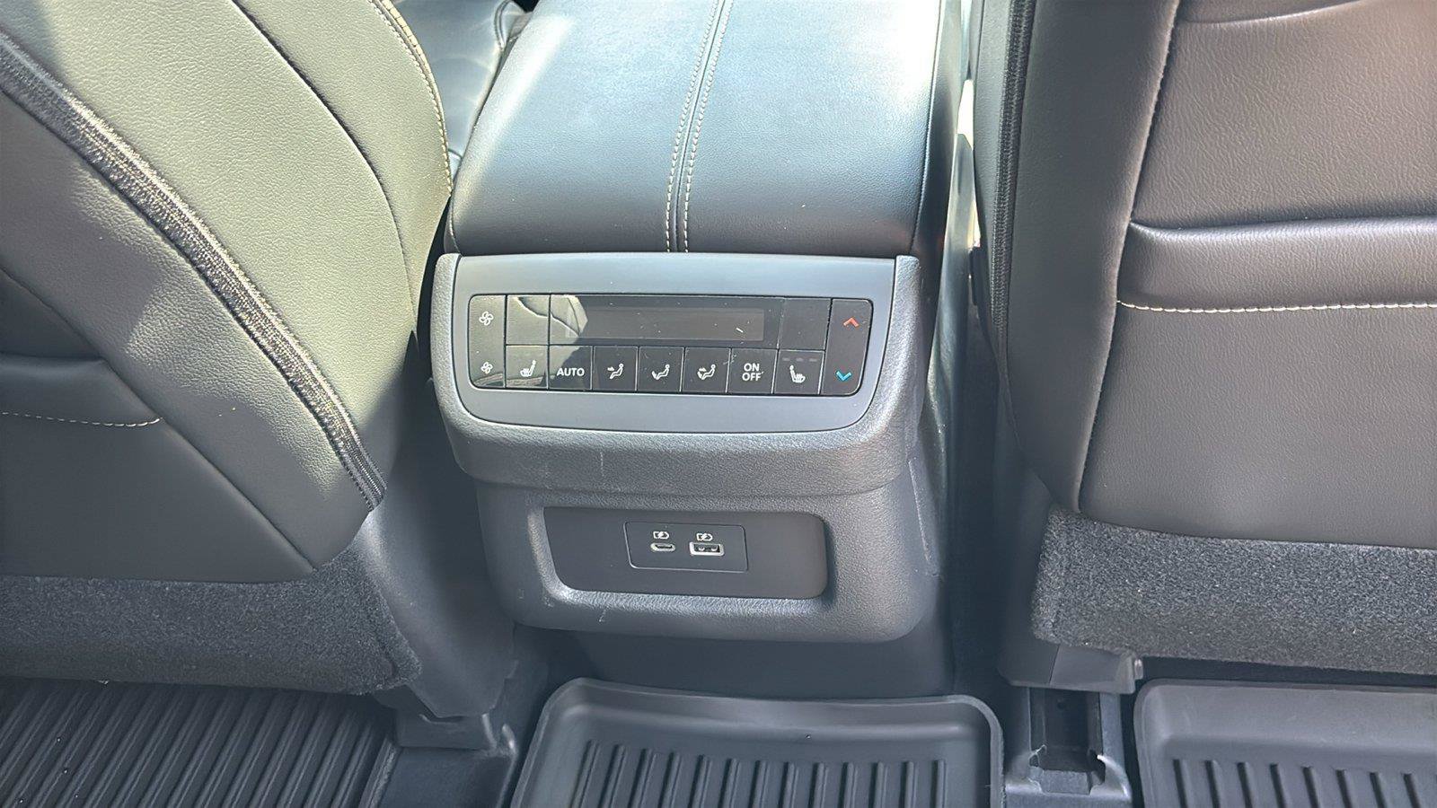 Used 2025 Nissan Pathfinder SL w/ SL Premium Package FWD image 26