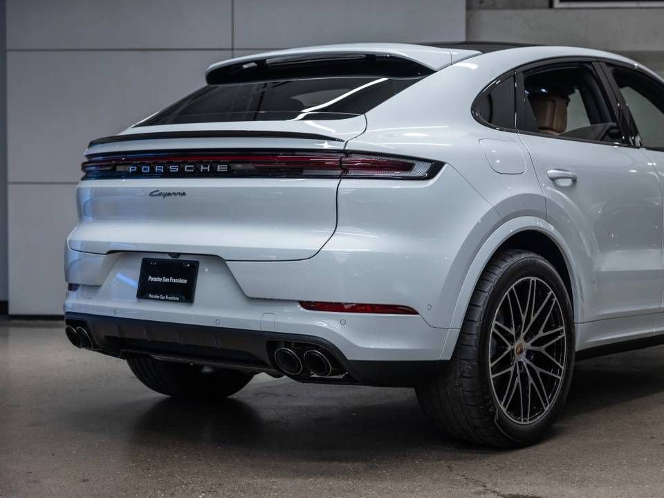 Certified 2026 Porsche Cayenne Coupe AWD/4WD image 17
