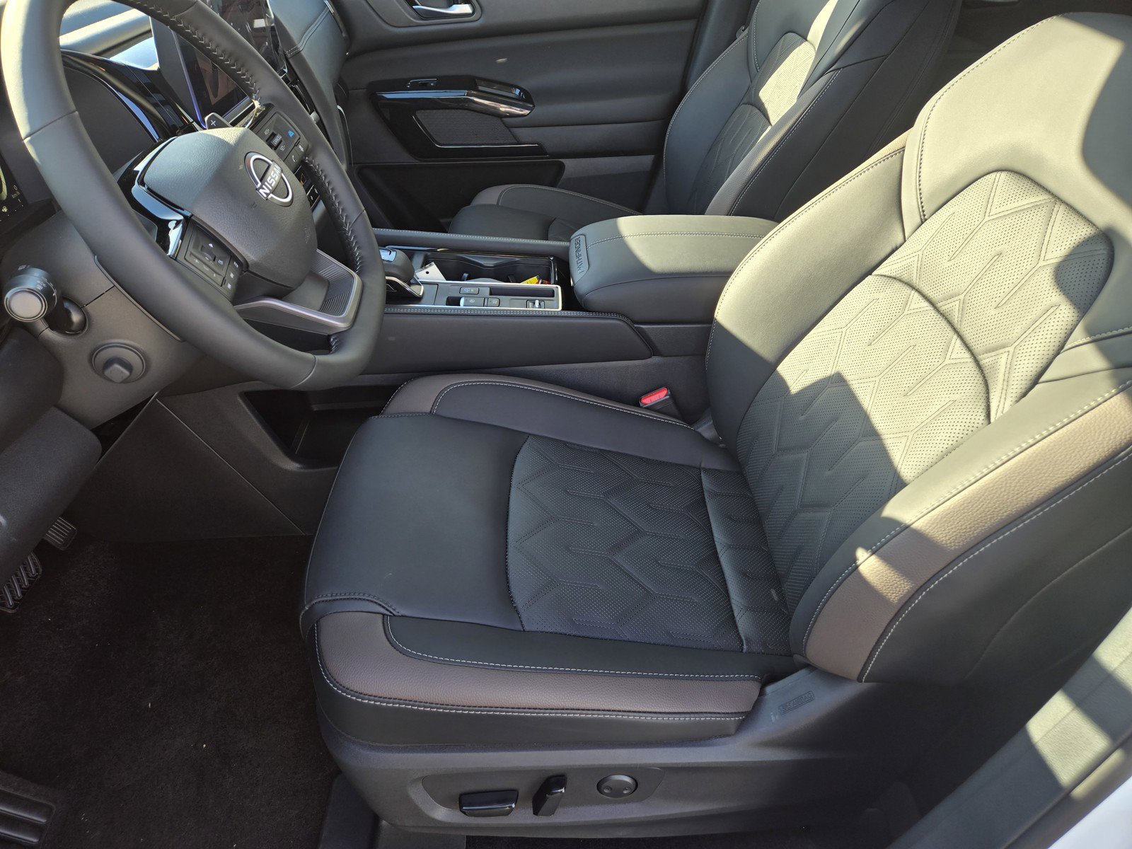 New 2026 Nissan Pathfinder Platinum w/ Cargo Package FWD image 11