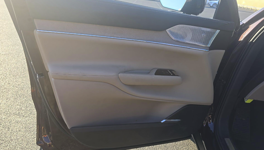 Certified 2025 Volvo EX90 Ultra AWD/4WD image 15