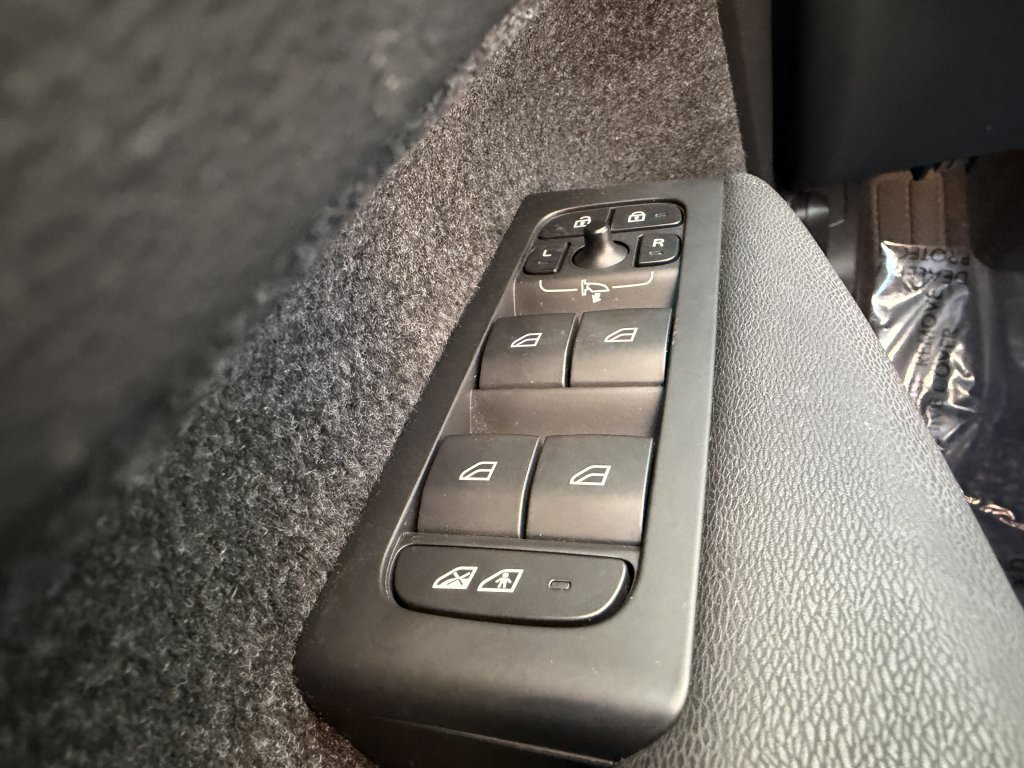 Used 2023 Volvo C40 P8 Recharge Plus AWD/4WD image 27