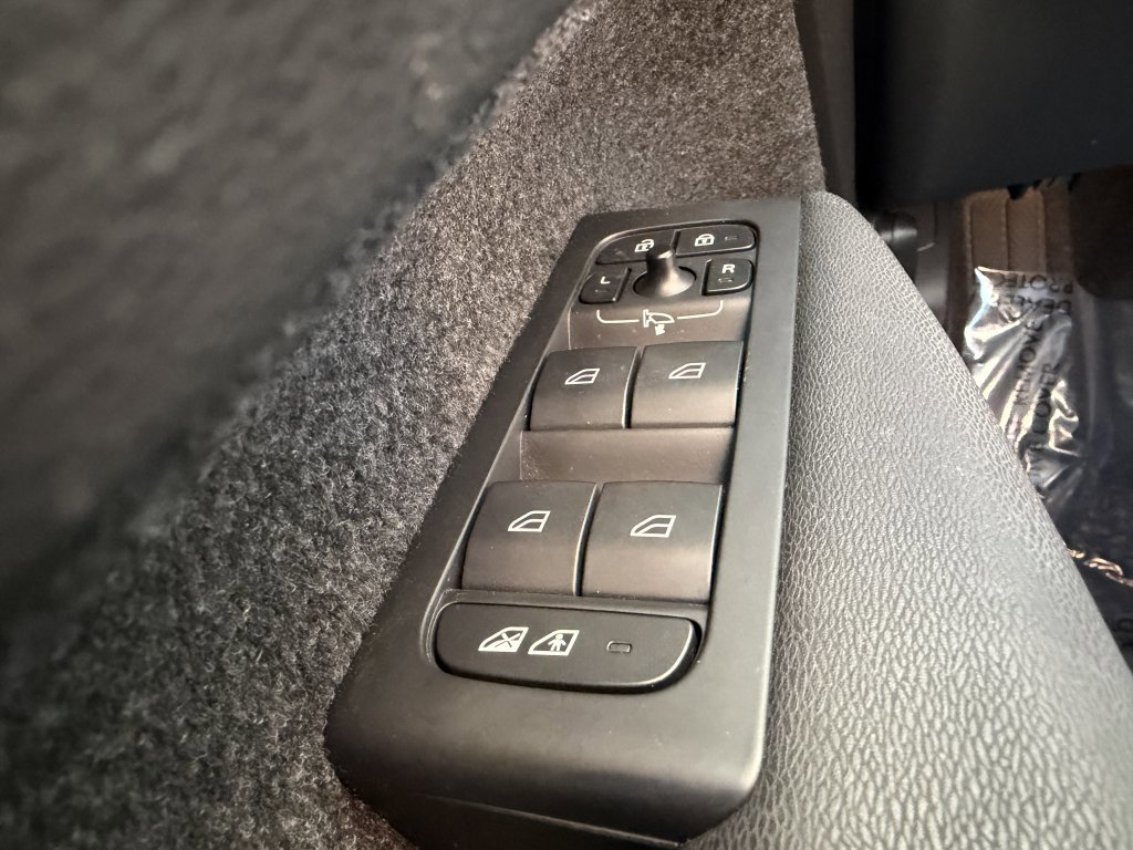 Used 2023 Volvo C40 P8 Recharge Plus image 27