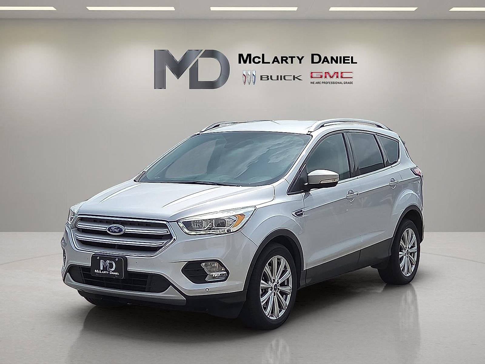 Used 2018 Ford Escape Titanium FWD image 2