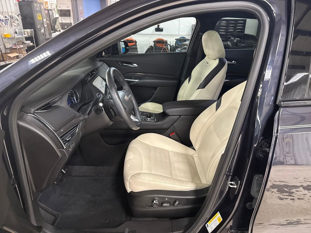 Used 2023 Cadillac XT4 Sport image 14