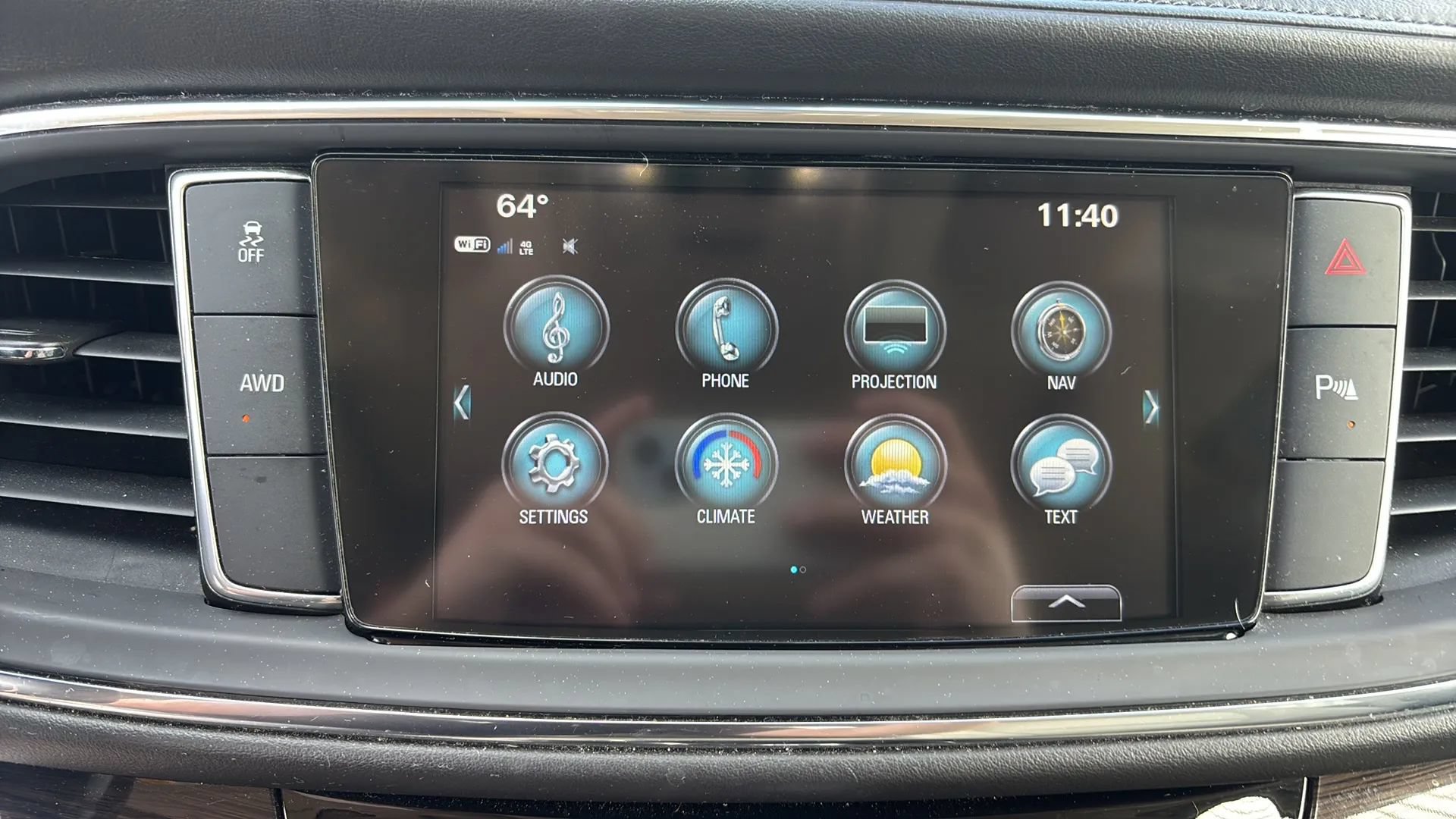 Used 2018 Buick Enclave Essence AWD/4WD image 27