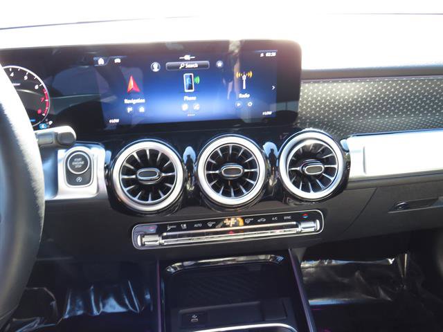 Used 2025 Mercedes-Benz GLB 250 4MATIC image 14