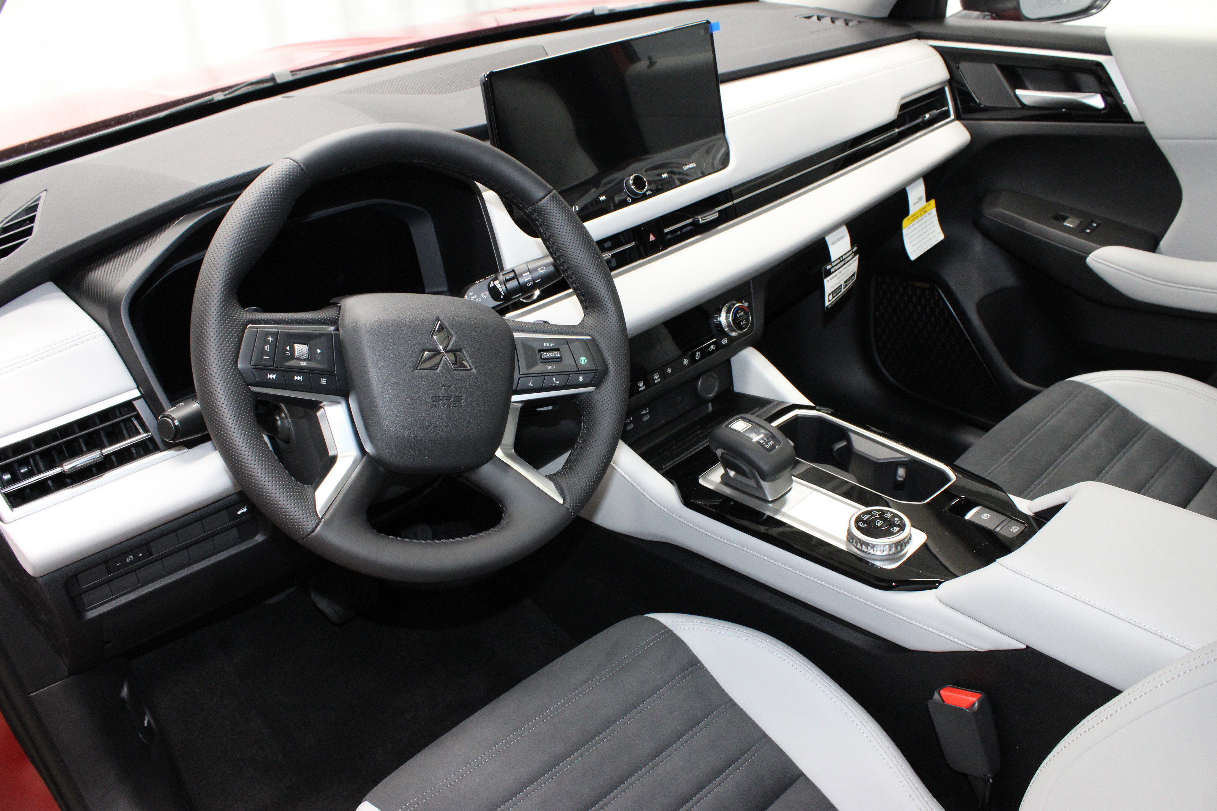 New 2025 Mitsubishi Outlander SE image 17