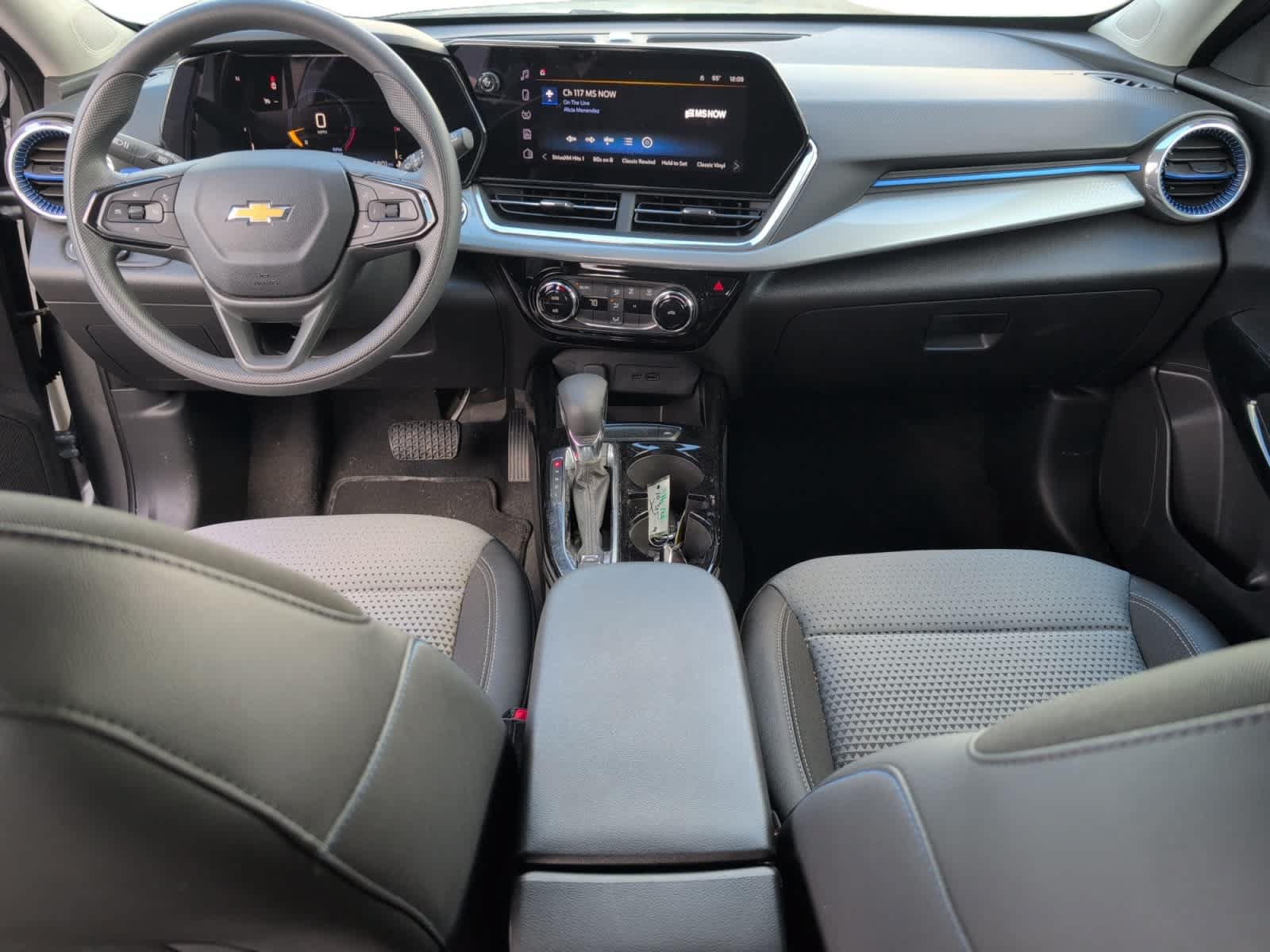 Used 2025 Chevrolet Trax LT FWD image 11
