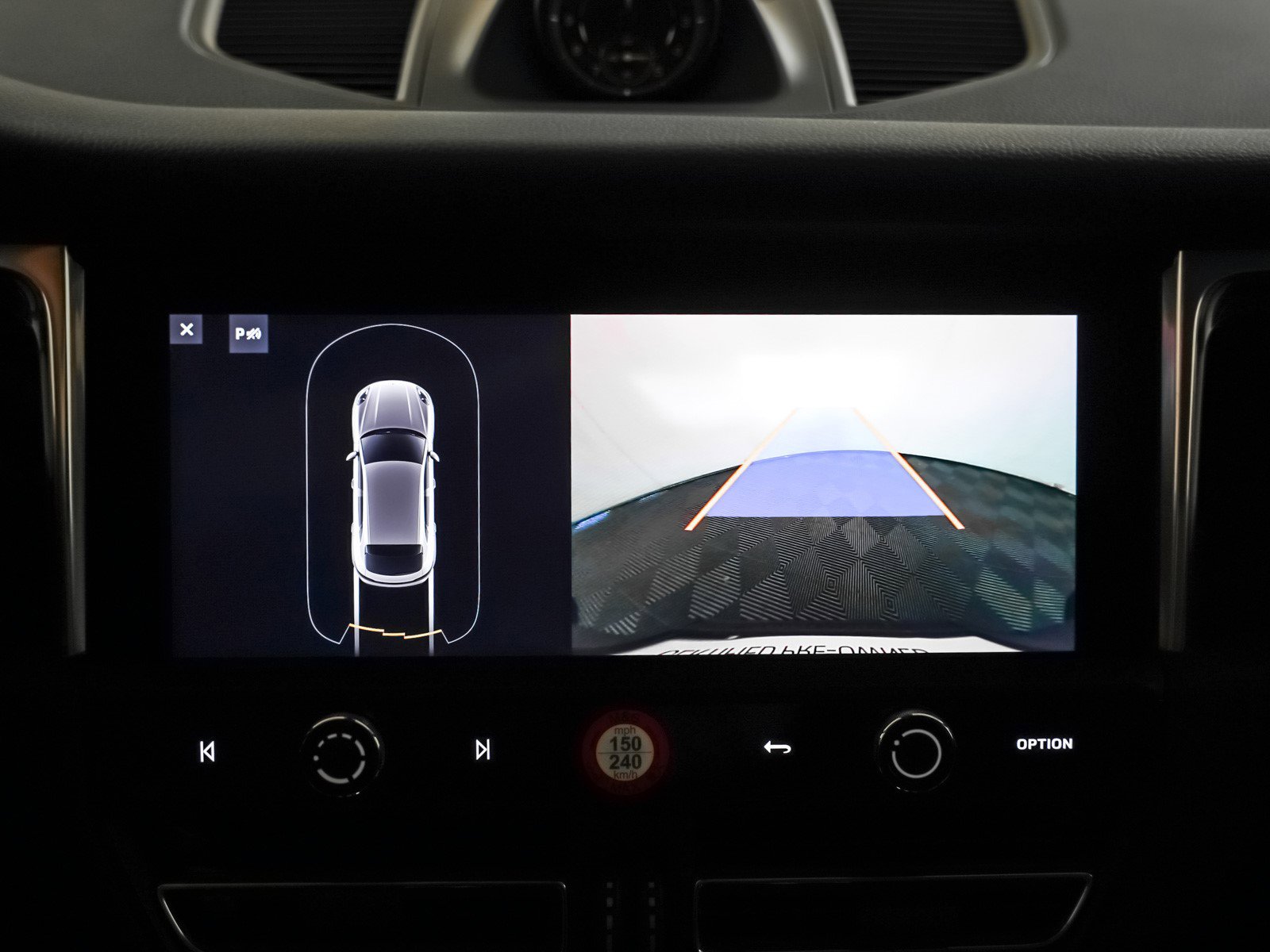 Certified 2025 Porsche Macan image 24