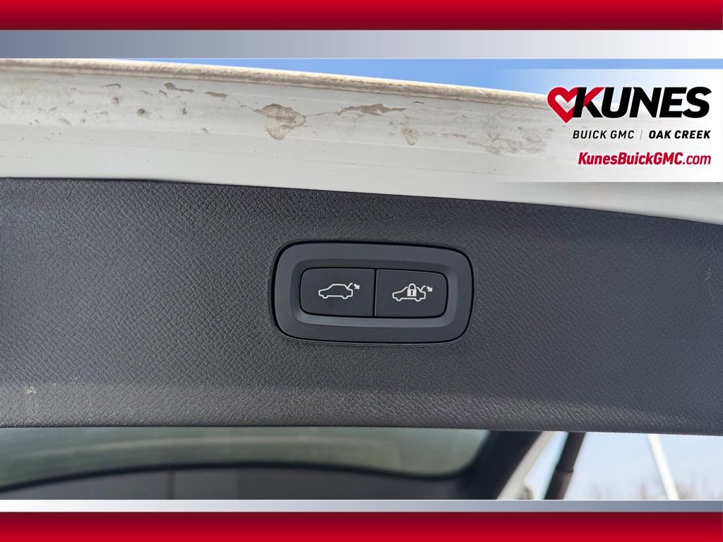 Used 2025 Volvo XC90 T8 Ultra w/ Protection Package Premier AWD/4WD image 9