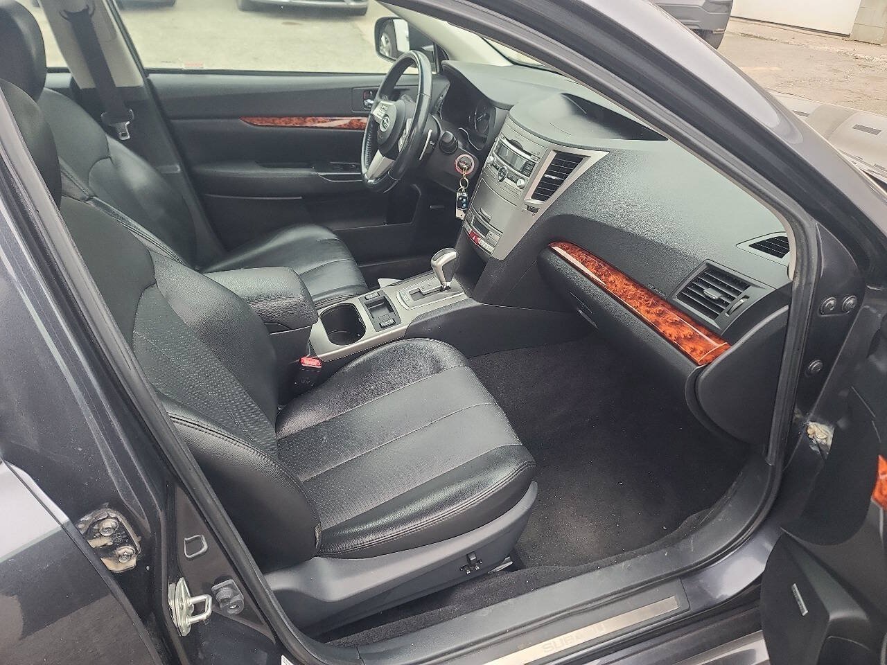 Used 2011 Subaru Legacy 3.6R Limited AWD/4WD image 15