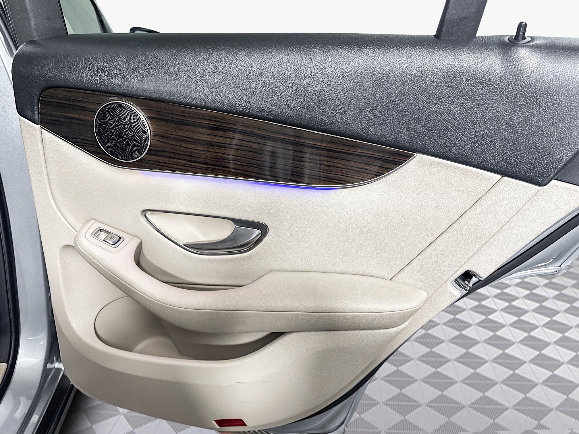 Used 2022 Mercedes-Benz GLC 300 w/ Premium Package Lite image 28