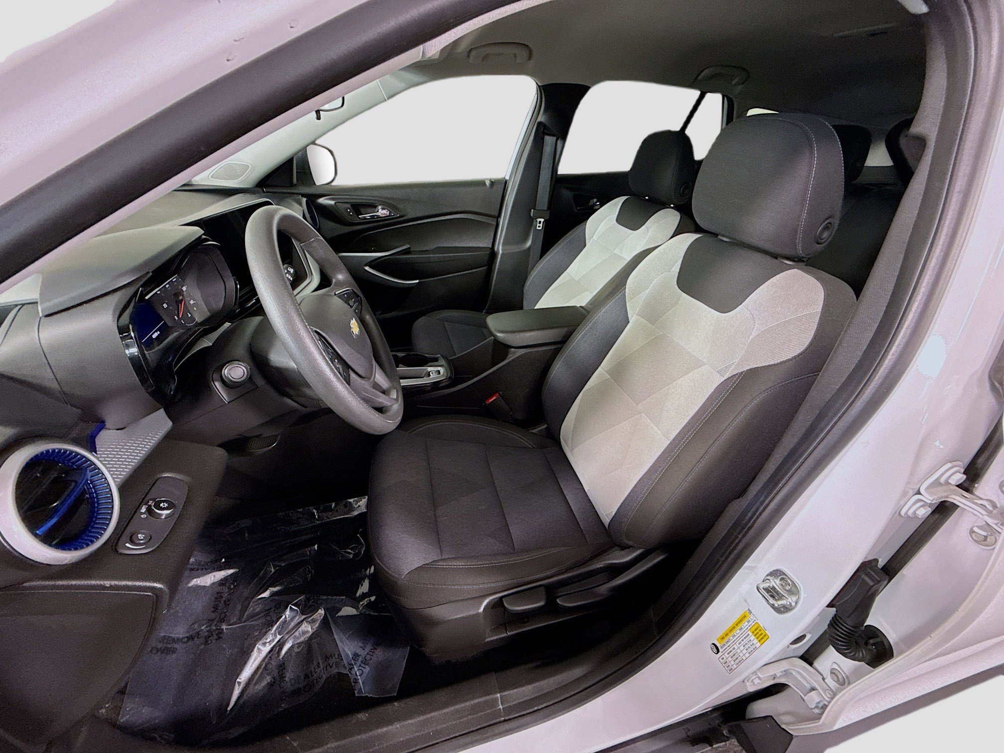 Used 2024 Chevrolet Trax LS image 21