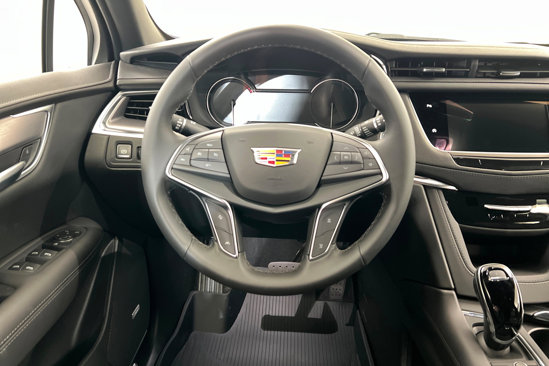 New 2026 Cadillac XT5 Luxury w/ LPO, Floor Liner Package AWD/4WD image 13