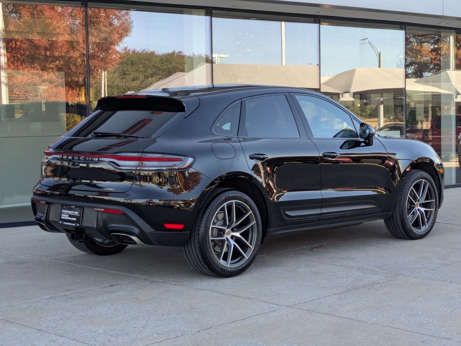 Used 2025 Porsche Macan image 9