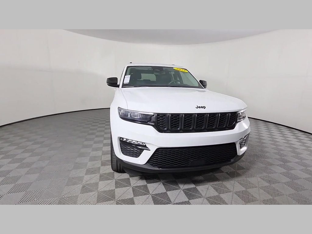 Used 2023 Jeep Grand Cherokee Limited w/ Black Appearance Package AWD/4WD image 53