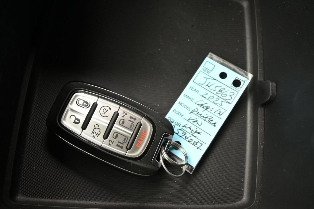 Used 2025 Chrysler Pacifica Select FWD image 24